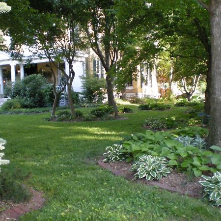 Beall Mansion An Elegant Bed & Breakfast Inn อัลตัน ภายนอก รูปภาพ