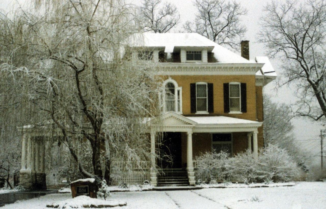 Beall Mansion An Elegant Bed & Breakfast Inn อัลตัน ภายนอก รูปภาพ